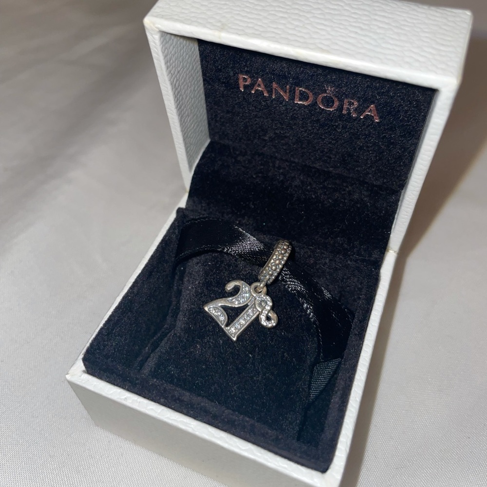 Pandora 21 Charm✨